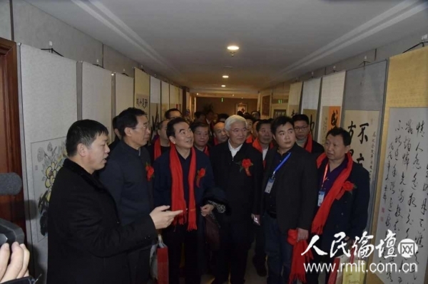 與會代表參觀畫展